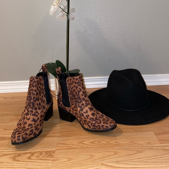 Leopard 🐆 Brown Boots 👢 - Picture 3 of 7